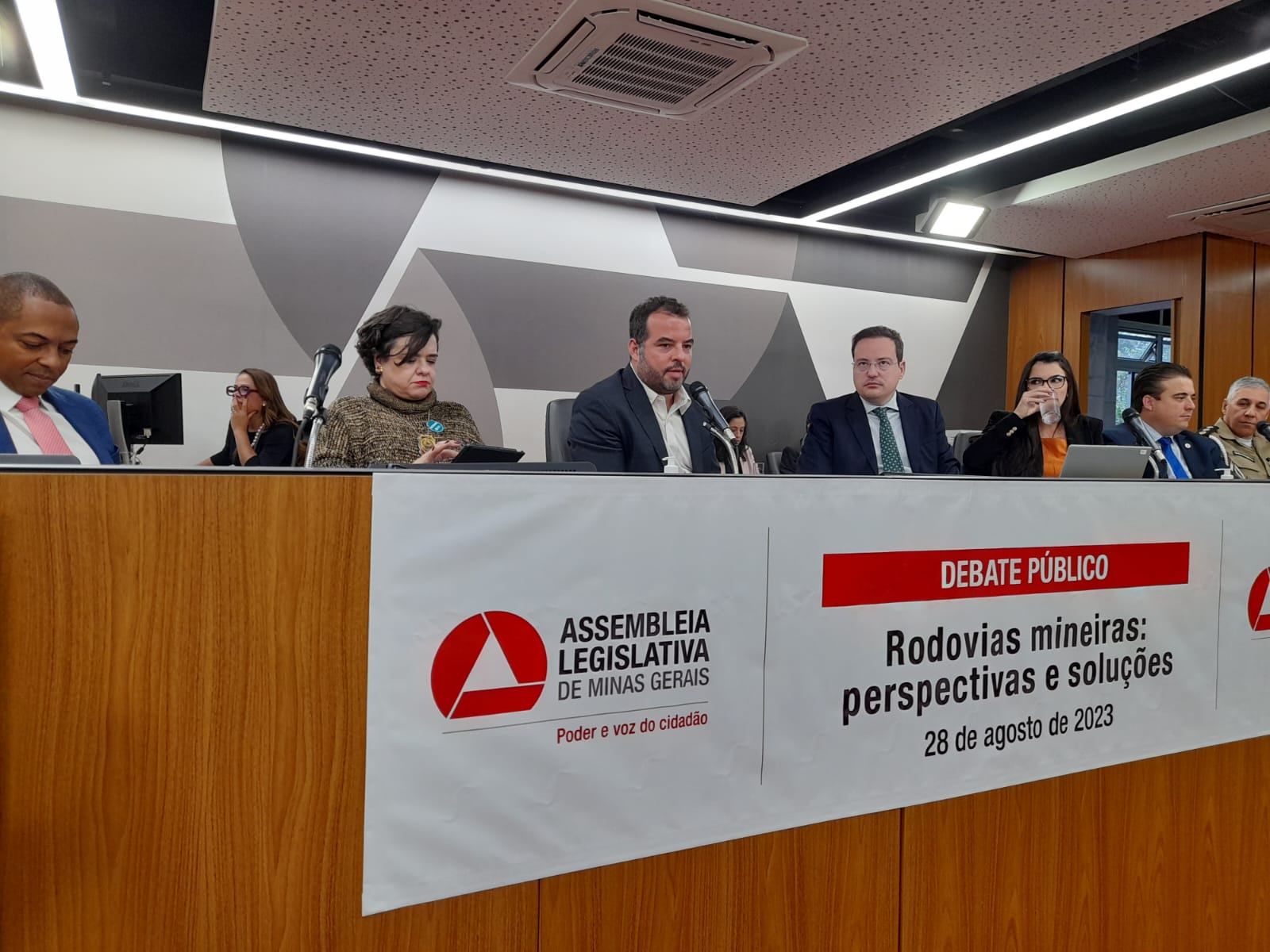 Seinfra participa de debate público sobre rodovias mineiras na ALMG